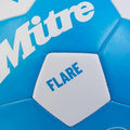 Fluoreszierendes Blau-Weiß - Side - Mitre - "Flare" Fußball 2024