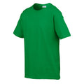 Irisch-Grün - Side - Gildan Kinder SoftStyle T-Shirt