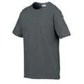 Holzkohle - Side - Gildan Kinder SoftStyle T-Shirt