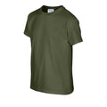 Militärgrün - Side - Gildan - T-Shirt für Kinder
