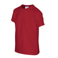 Kardinal-Rot - Side - Gildan - T-Shirt für Kinder
